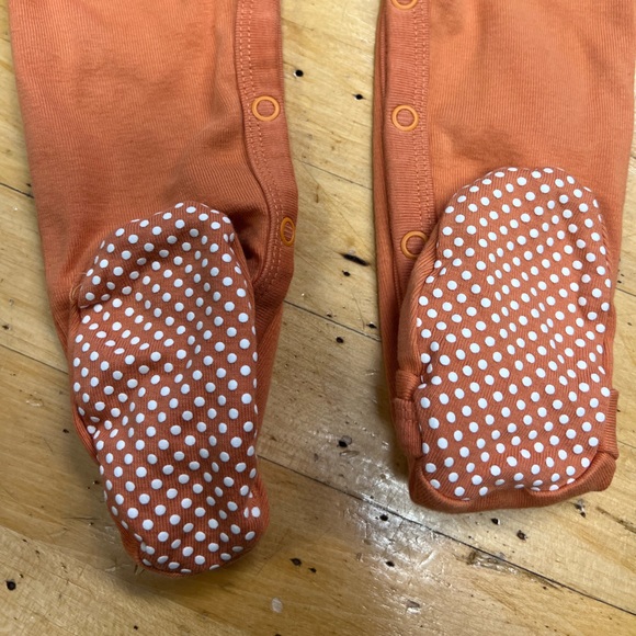 NWT Pottery Barn Halloween Pumpkin Onesie & Hat - 12-18 month - Picture 7 of 8